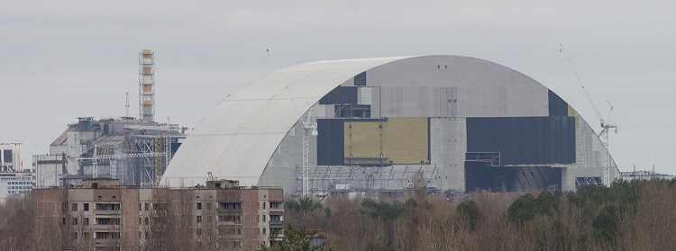 der neue Sarkophag für den Reaktor von Tschernobyl im März 2016