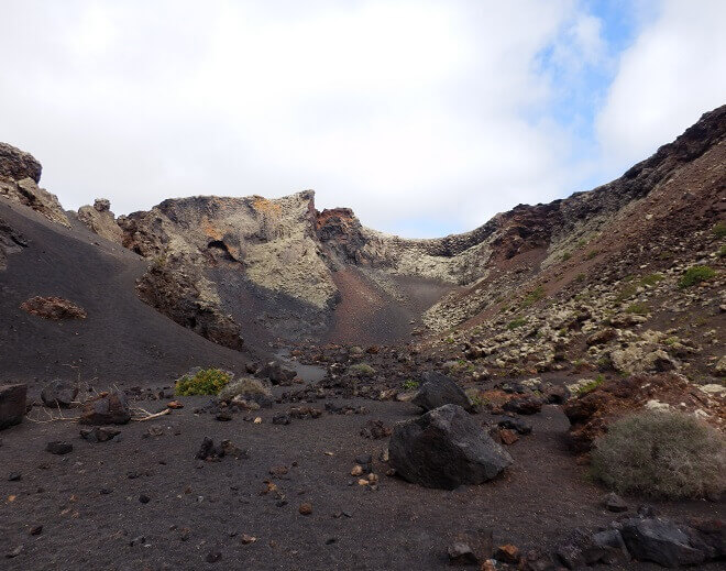 Lanzarote: Farbenpracht im Rabenvulkan