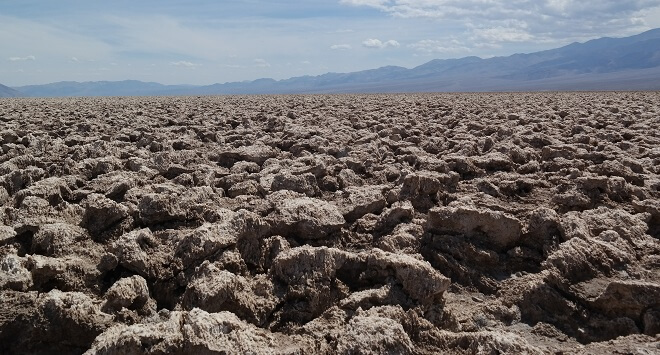 Mitten im Death Valley: Devil's Golfcourse - Der Golfplatz des Teufels