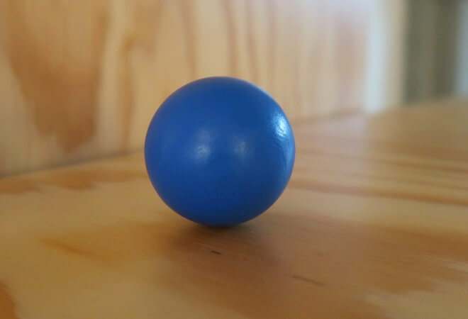 Das ist ein Ball : Blaue Holzkugel